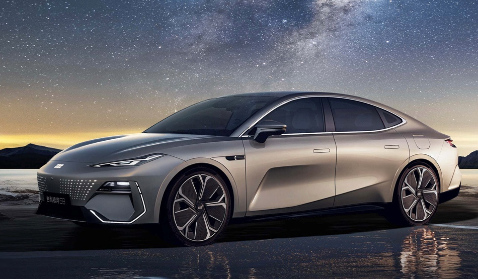 Recenzja Geely Galaxy E8: Specyfikacja techniczna, wyposażenie i zdjęcia samochodu elektrycznego