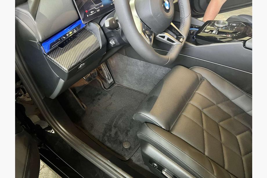BMW 5/i5 Series G60/G60E/G61 2023- Dywaniki welurowe Premium (Do G60/61, Czarny) Image