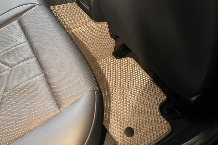 BMW 5/i5 Series G60/G60E/G61 2023- Dywaniki EVA (Do G60/61, Beżowe) Zdjęcia 3