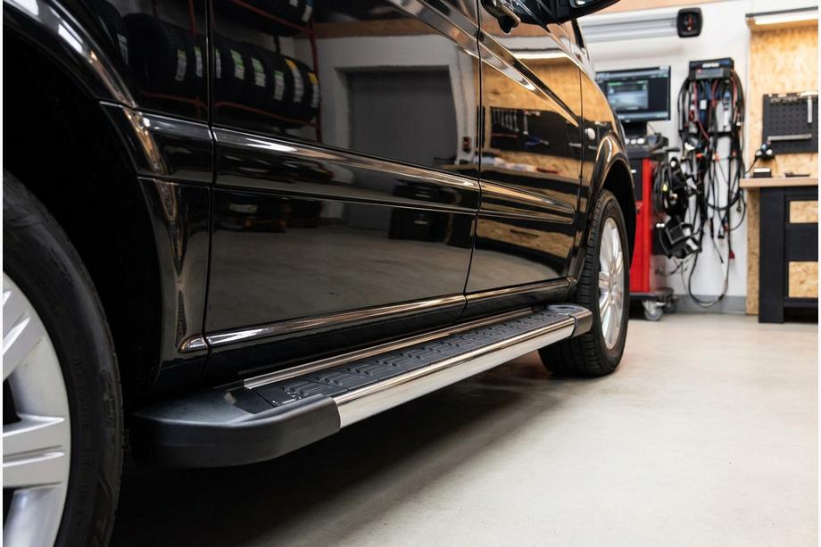 Mercedes Viano 2004-2014 Progi Boczné RedLine V1 (2 szt., Aluminium) Image