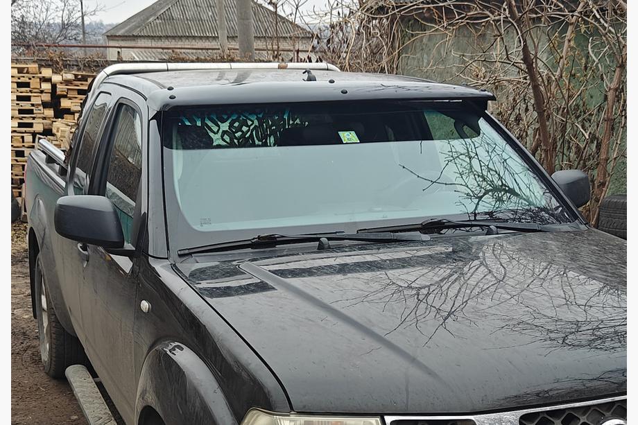 Nissan Navara 2006-2015 Daszek na przednią szybę (na ramie) Image