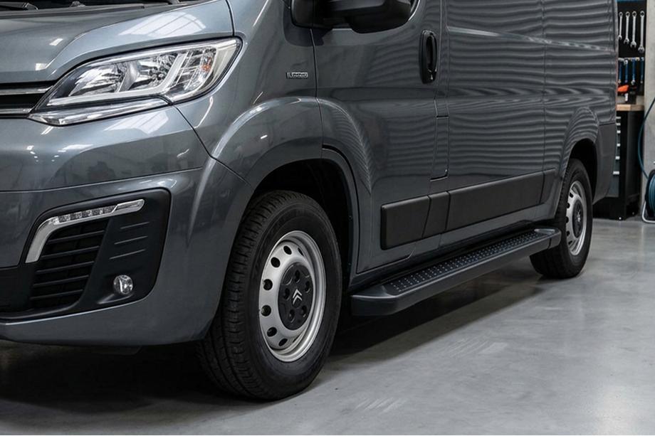 Citroen Jumper 2007-2025 Progi Boczné Allmond Black (2 szt., Aluminium) Image