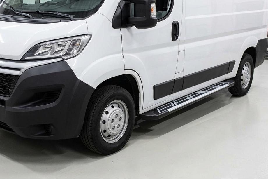 Fiat Ducato 2006-2025 Progi Boczné Sunrise (2 szt., Aluminium) Image