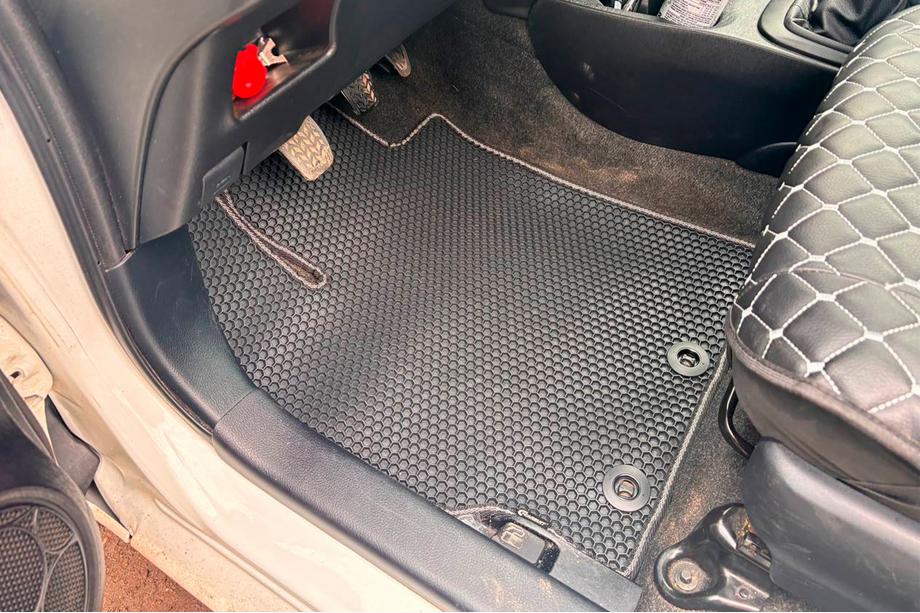 Toyota Yaris 2010-2020 Gumowe Dywaniki Carsuit DVS (Czarne) Zdjęcia 1