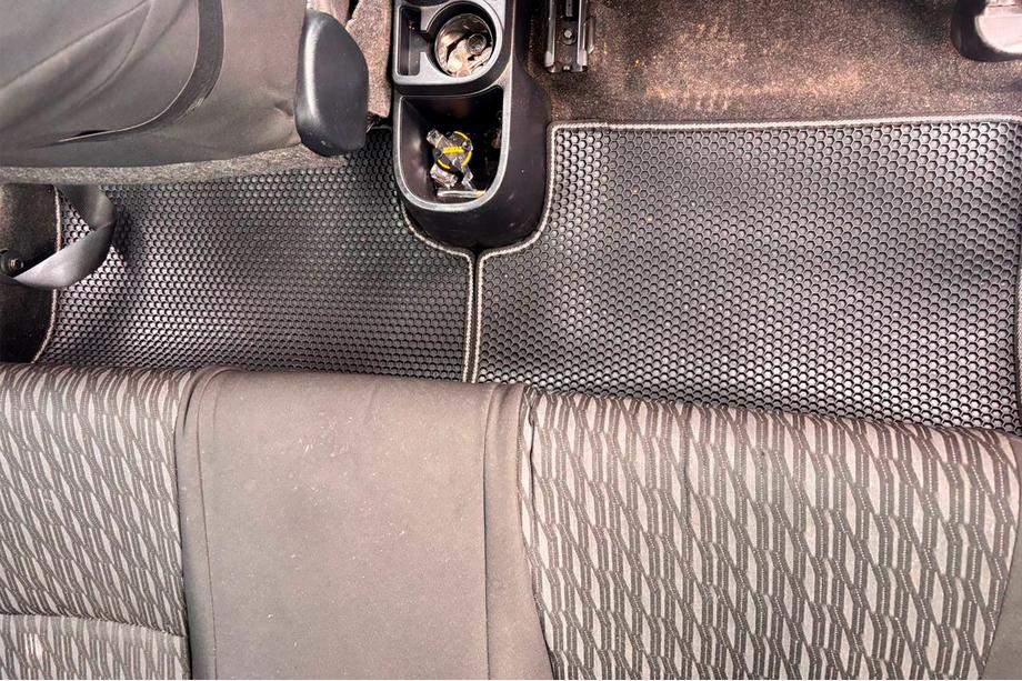 Toyota Yaris 2010-2020 Gumowe Dywaniki Carsuit DVS (Czarne) Zdjęcia 5