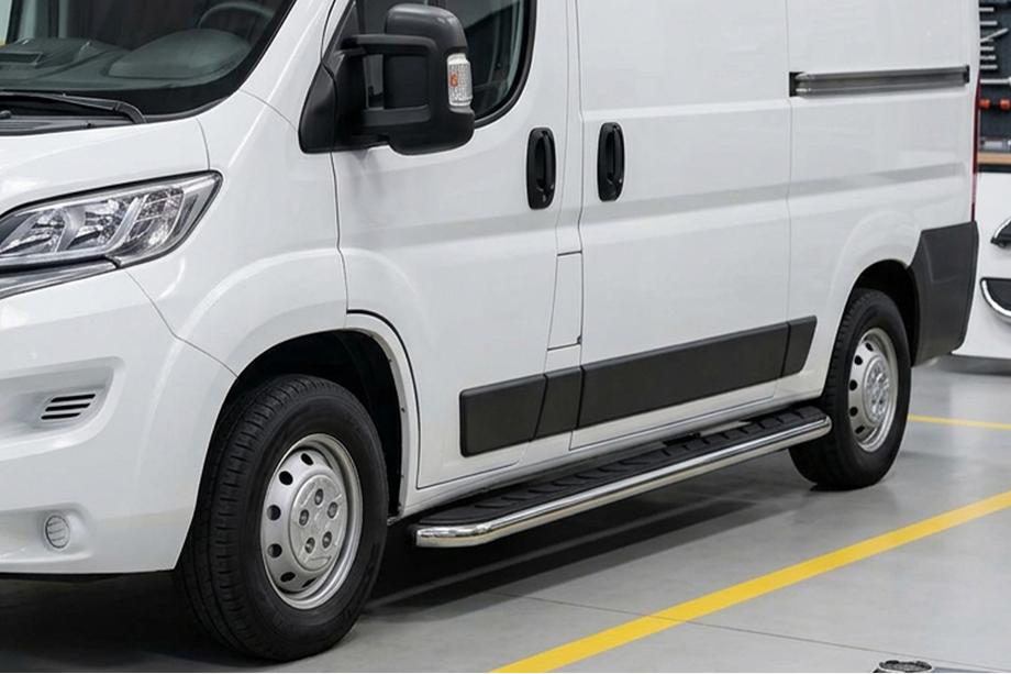 Peugeot Boxer 2006-2025 Progi Boczne Maydos V1 (2 szt., Aluminium i Stal Nierdzewna) Image
