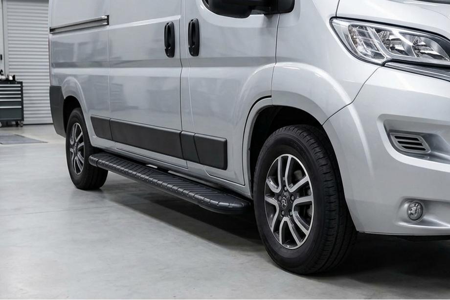 Peugeot Boxer 2006-2025 Progi Boczné Bosphorus Black (2 szt., Aluminium) Image