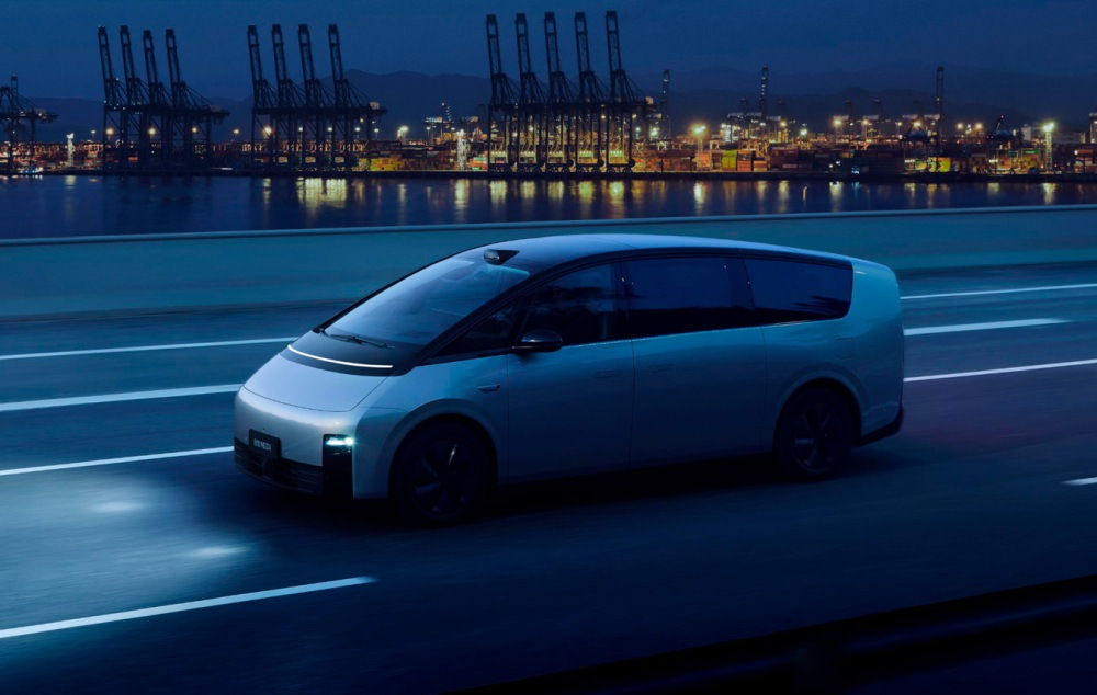 Recenzja Li Mega: futurystyczny minivan z szybkim ładowaniem