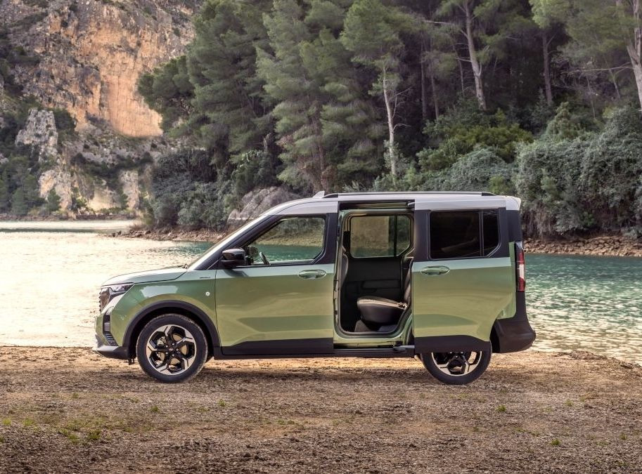 Ford Tourneo Courier drugiej generacji: Kompaktowy, wielofunkcyjny minivan