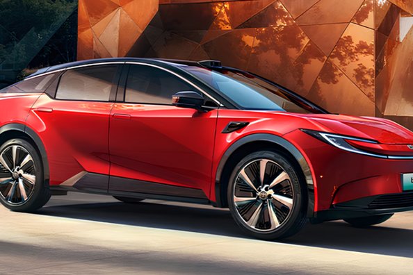 Recenzja Toyoty BZ5 2025: Dane techniczne, wyposażenie, zdjęcia
