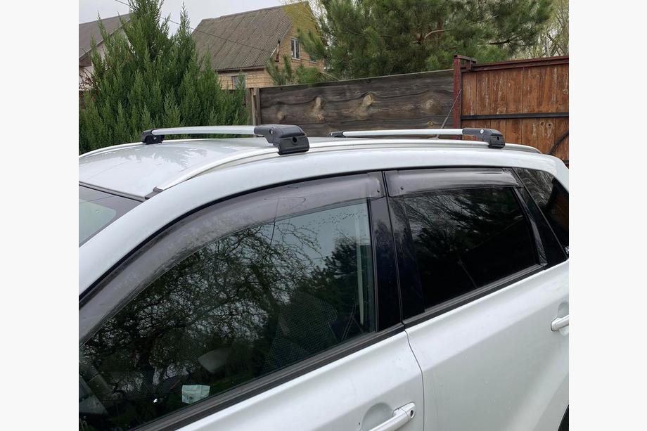Suzuki Vitara 2015- Bagażnik dachowy (belki poprzeczne) na zintegrowane relingi zamykany na klucz WingCarrier V2 (2 szt.) Image
