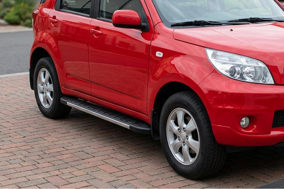 Daihatsu Terios 2006-2017 Progi Boczné Duru (2 szt., Aluminium) Image
