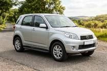 Daihatsu Terios 2006-2017 Progi Boczné Bosphorus Black (2 szt., Aluminium) zdjęcia 1