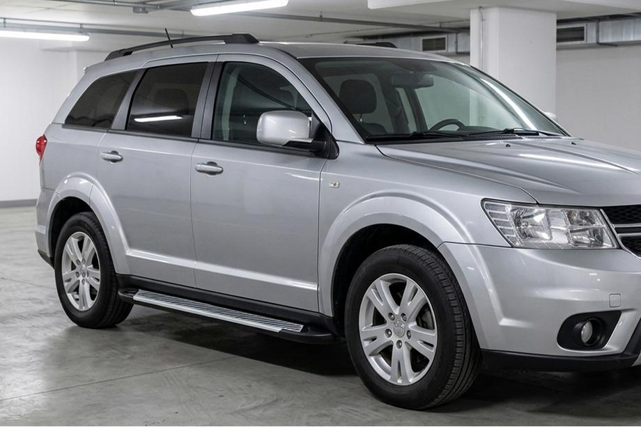 Fiat Freemont 2011-2016 Progi Boczne Line (2 szt., Aluminium) Image