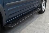 Ford Connect 2002–2006 Progi Boczné Allmond Black (2 szt., Aluminium) zdjęcia 1