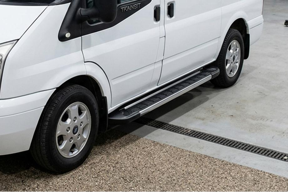 Ford Transit 2000–2014 Progi Boczné RedLine V1 (2 szt., Aluminium) Image
