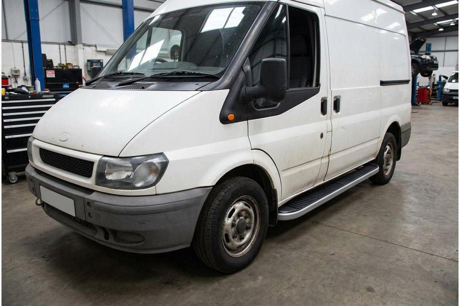 Ford Transit 2000–2014 Progi Boczne Tayga Grey (2 szt., Aluminium) Image