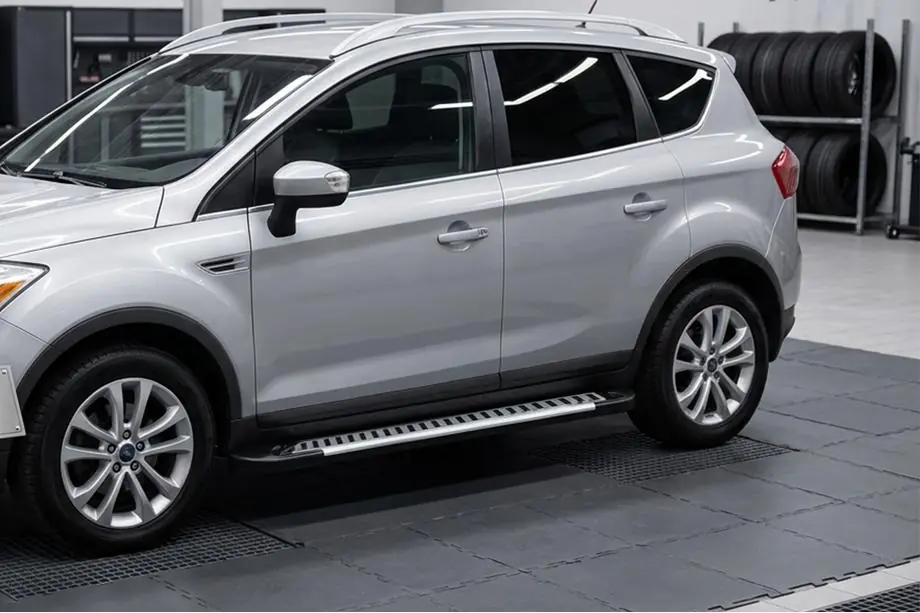 Ford Kuga 2008-2013 Progi Boczne Line (2 szt., Aluminium) Image