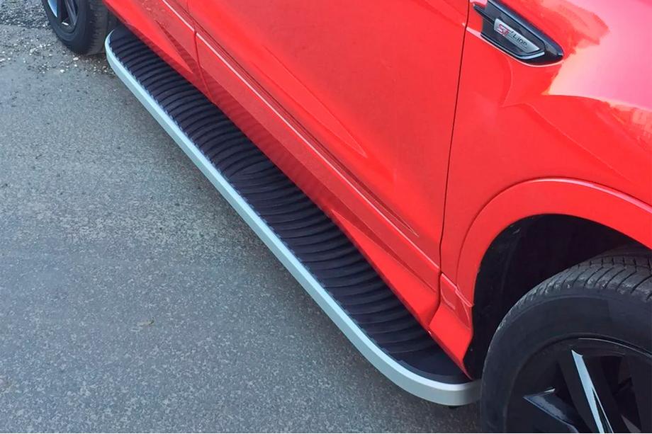 Ford Kuga/Escape 2013-2019 Progi Boczne Tayga Grey (2 szt., Aluminium) Z listwami na drzwiach Zdjęcia 7