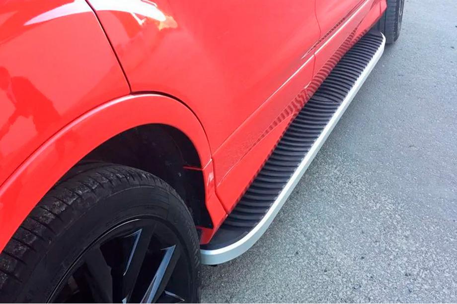 Ford Kuga/Escape 2013-2019 Progi Boczne Tayga Grey (2 szt., Aluminium) Z listwami na drzwiach Zdjęcia 8