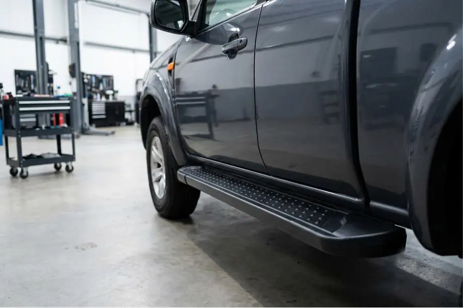 Ford Ranger 2007-2011 Progi Boczné Allmond Black (2 szt., Aluminium) Image