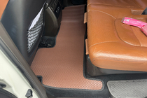 Toyota Land Cruiser 200 2007-2021 Gumowe dywaniki Carsuit (2007-2012, brązowe) zdjęcia 3