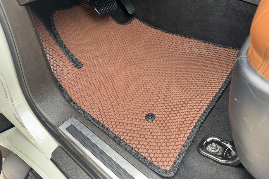 Toyota Land Cruiser 200 2007-2021 Gumowe dywaniki Carsuit (2007-2012, brązowe) Image