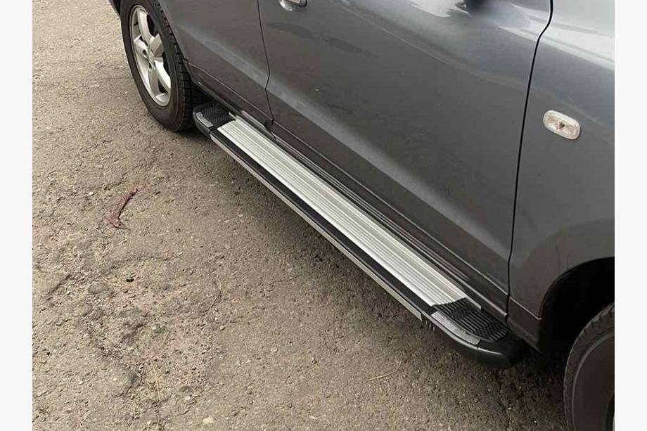 Hyundai Santa Fe 1 2000-2006 Progi Boczné Rainbow (2 szt., Aluminium) Image