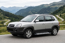 Hyundai Tucson JM 2004- Progi Boczné Rainbow (2 szt., Aluminium) zdjęcia 1