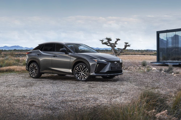 Recenzja Lexusa RZ 300e: Elektryczny crossover klasy premium