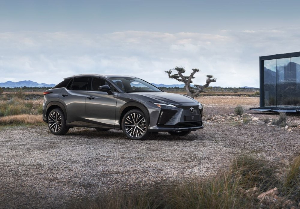 Recenzja Lexusa RZ 300e: Elektryczny crossover klasy premium
