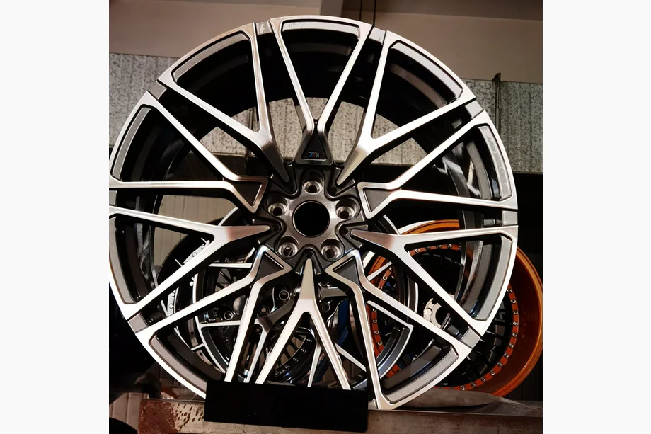 BMW X5 G05 2019–2026 Kute felgi OEM R22 V2 (zestaw 4 szt.) Image