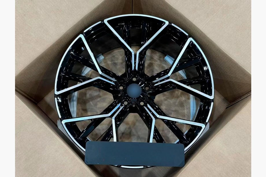 BMW X7 G07 2019- Kute felgi OEM R22 V6 (zestaw 4 szt.) Image