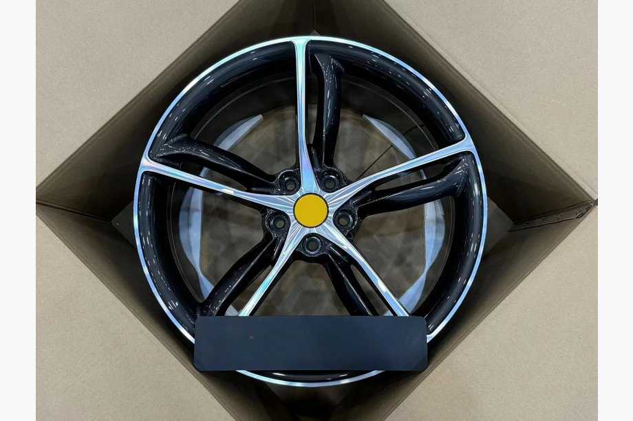 Ferrari 488 GTB 2015-2019 Kute felgi OEM R20 V3 (Zestaw 4 szt.) Image