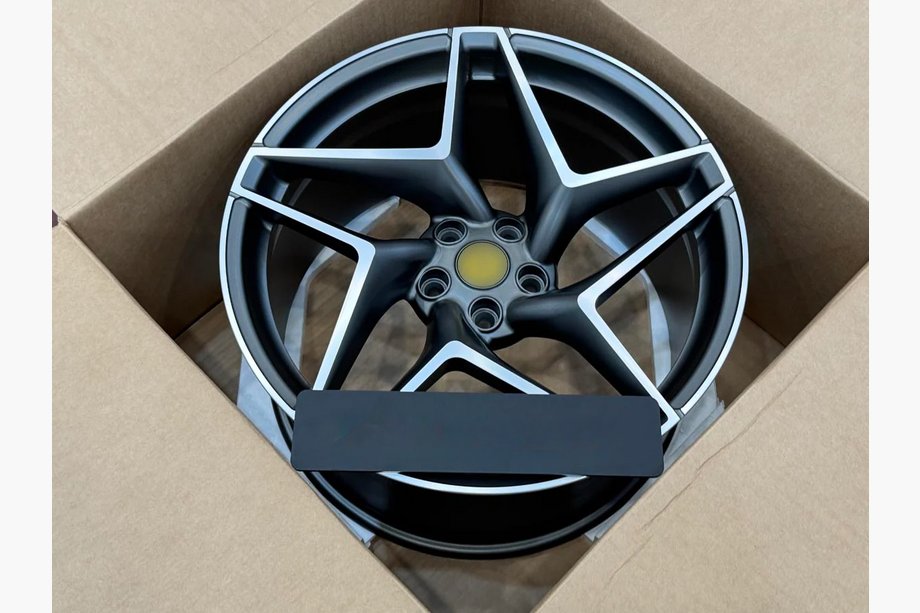 Ferrari 488 GTB 2015-2019 Kute felgi OEM R20 V4 (Zestaw 4 szt.) Zdjęcia 3