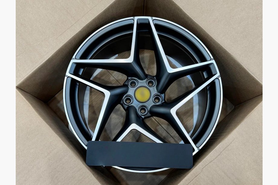 Ferrari 488 GTB 2015-2019 Kute felgi OEM R20 V4 (Zestaw 4 szt.) Zdjęcia 2
