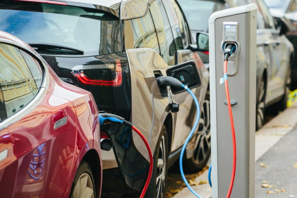 Jak prawidłowo użytkować samochód elektryczny zimą