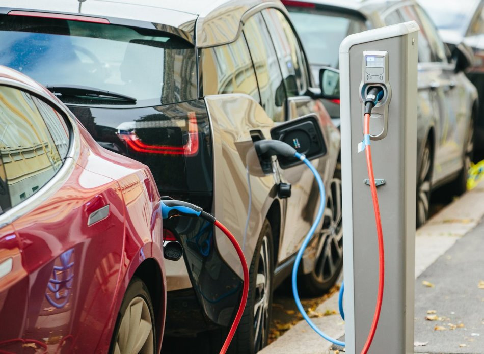 Jak prawidłowo użytkować samochód elektryczny zimą