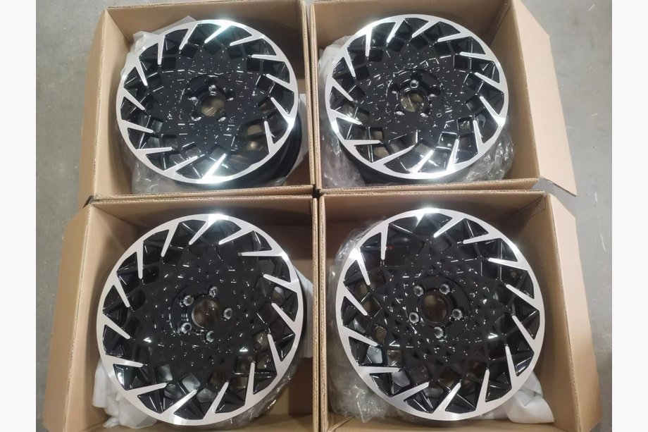 Hyundai Ioniq 5 2021- Kute felgi OEM R18 (zestaw 4 szt.) Zdjęcia 4