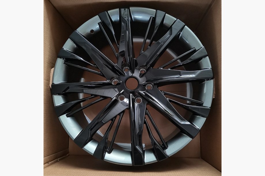 Infiniti QX80 2013-2024 Kute felgi OEM R22 (Zestaw 4 szt.) Image