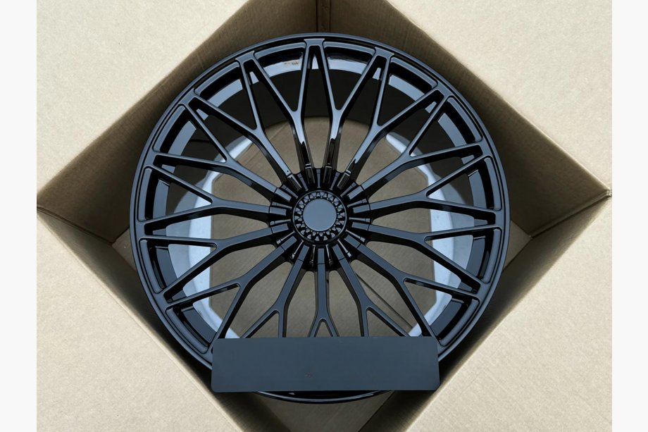 Lamborghini Urus 2018- Kute felgi OEM R23 V5 (Zestaw 4 szt.) Image