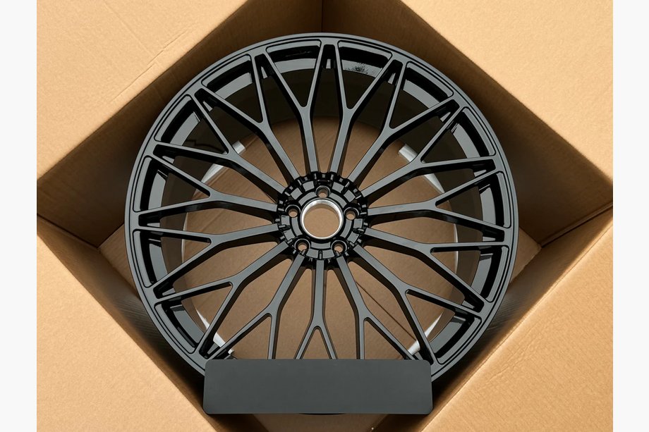 Lamborghini Urus 2018- Kute felgi OEM R23 V7 (Zestaw 4 szt.) Image
