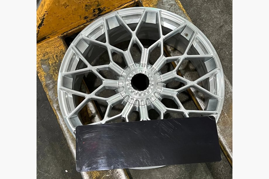 Lamborghini Huracan 2014- Kute felgi OEM R20 R21 V2 (Zestaw 4 szt.) Image