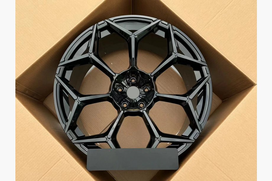 Lamborghini Urus 2018- Kute felgi OEM R23 V11 (Zestaw 4 szt.) Image