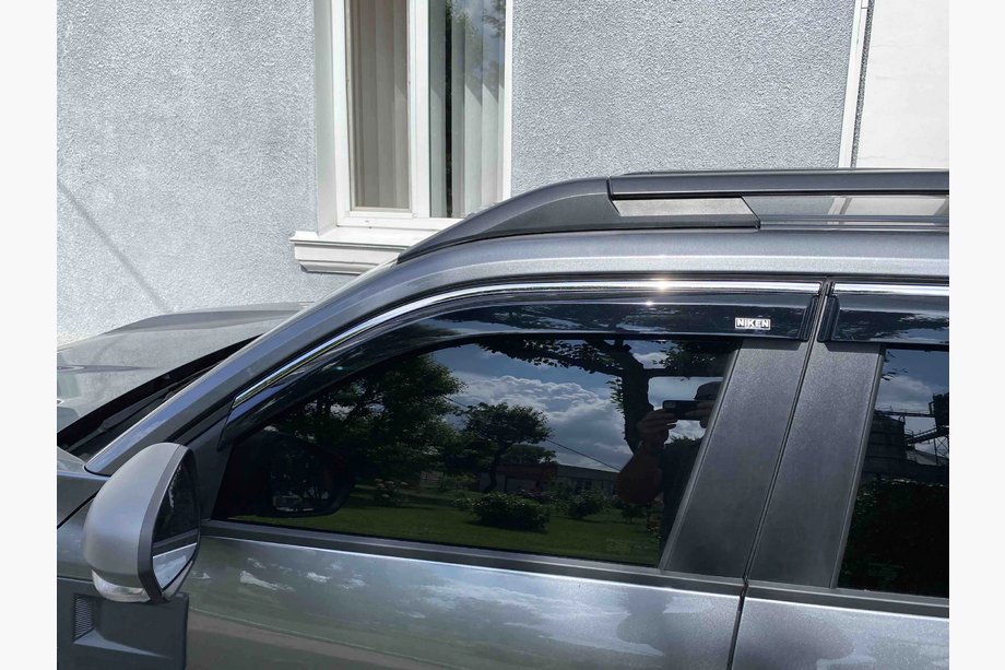 Dacia Duster 2024- Deflektory szyb z chromowaną listwą Niken Luxury (4 szt.) Zdjęcia 3