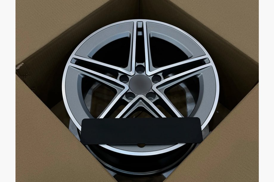 Mercedes CLS C218 2011-2018 Kute felgi OEM R18 (zestaw 4 szt.) Zdjęcia 2