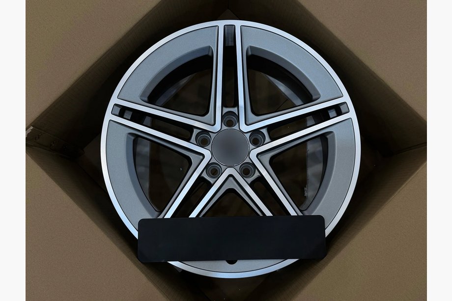 Mercedes CLS C218 2011-2018 Kute felgi OEM R18 (zestaw 4 szt.) Zdjęcia 1