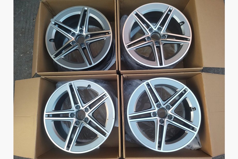 Mercedes CLS C218 2011-2018 Kute felgi OEM R18 (zestaw 4 szt.) Zdjęcia 4