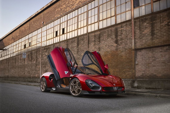 Test Alfa Romeo 33 Stradale 2023