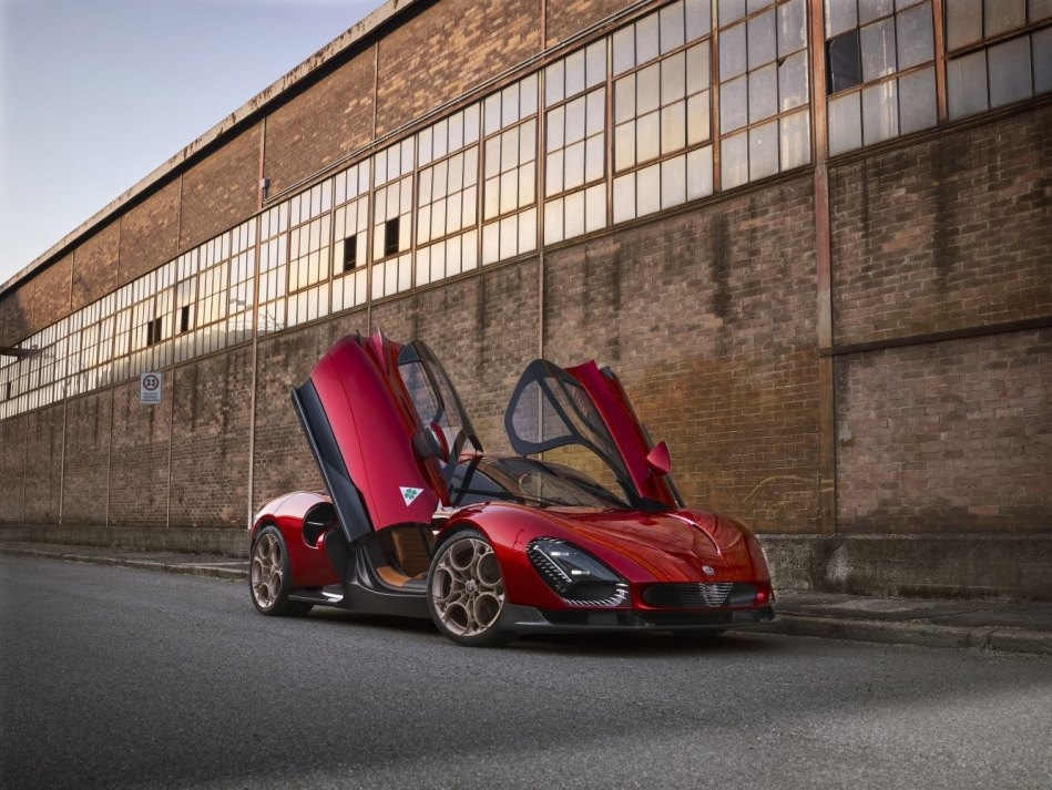 Test Alfa Romeo 33 Stradale 2023